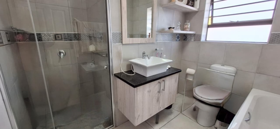 2 Bedroom Property for Sale in Dana Bay Western Cape